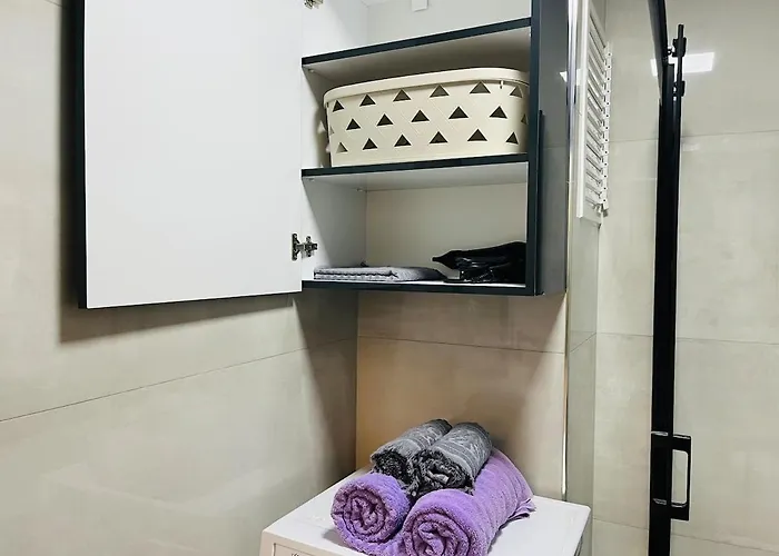 16 With Fast Internet And Elevator *