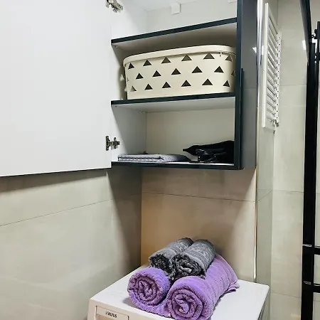 16 With Fast Internet And Elevator *